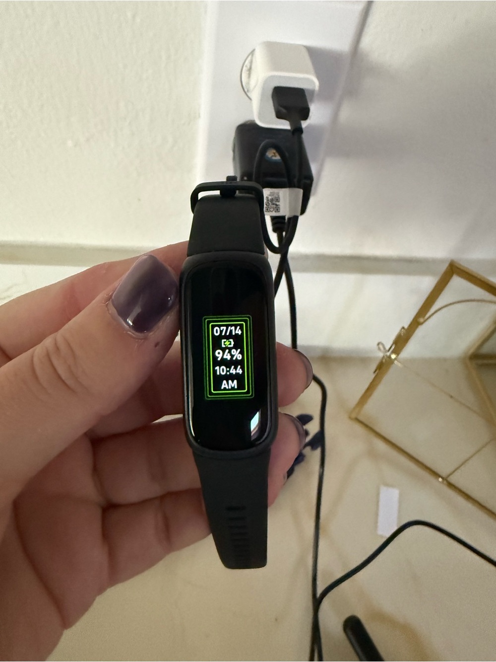 fitbit Inspire 3 Fitness Tracker - Picture 4 of 5